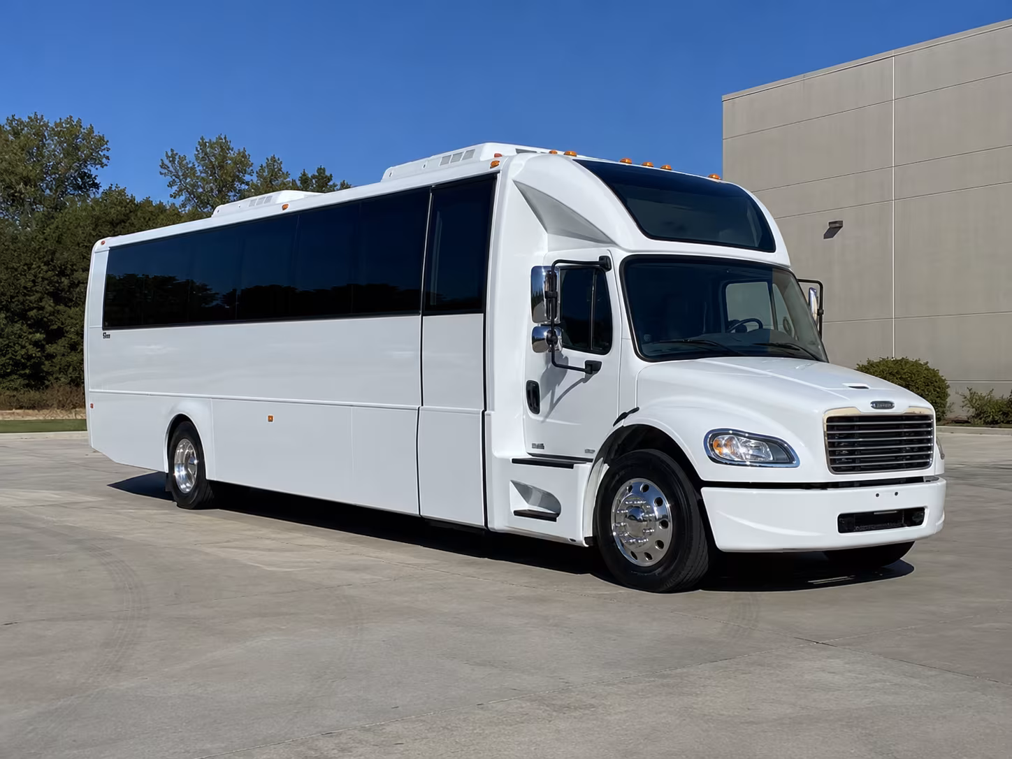 hattiesburg 28 passenger party bus